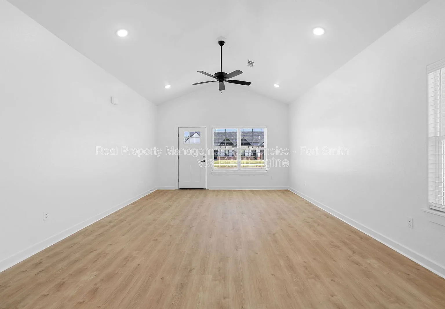 3 bed, 2.0 bath, 1470 sqft, $1,600 — Photo 4