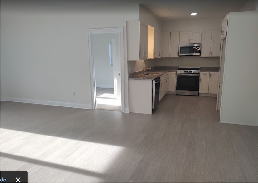 1st image of 10 Franklin Ave #7