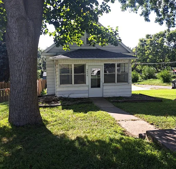 5804 S 50th Ave — Photo 1