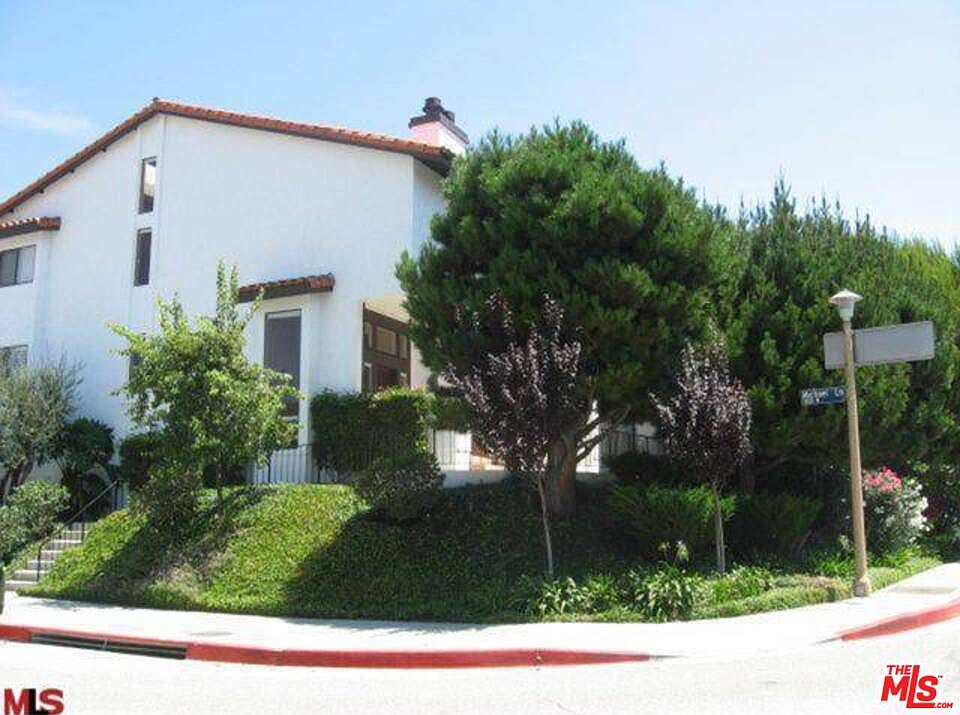 1st image of 1541 Palisades Dr #1