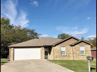 1206 Crystal Ln, Tahlequah, OK 74464