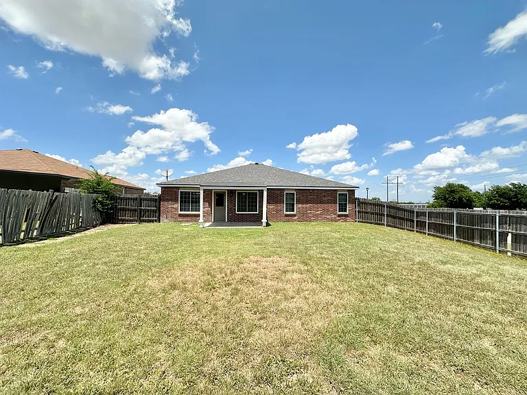 4404 Waterside Dr — Photo 32