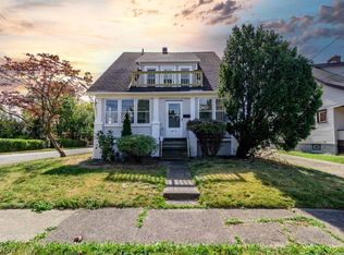 19610 Shawnee Ave, Cleveland, OH 44119