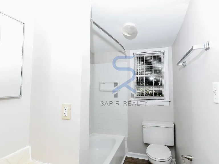 920 Greenwood Ave NE #C — Photo 16