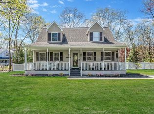 36 N Cozine Rd, Manorville, NY 11949