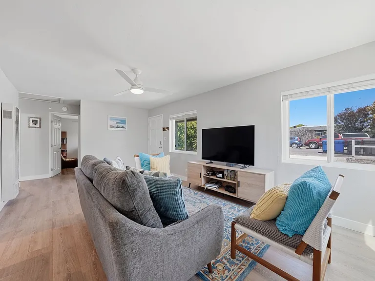 1274 Georgia St — Photo 4