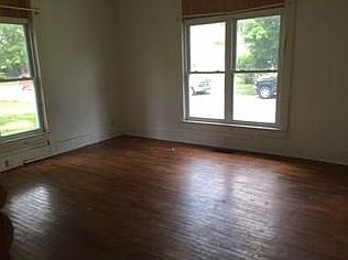 3rd image of 632 E Elm St