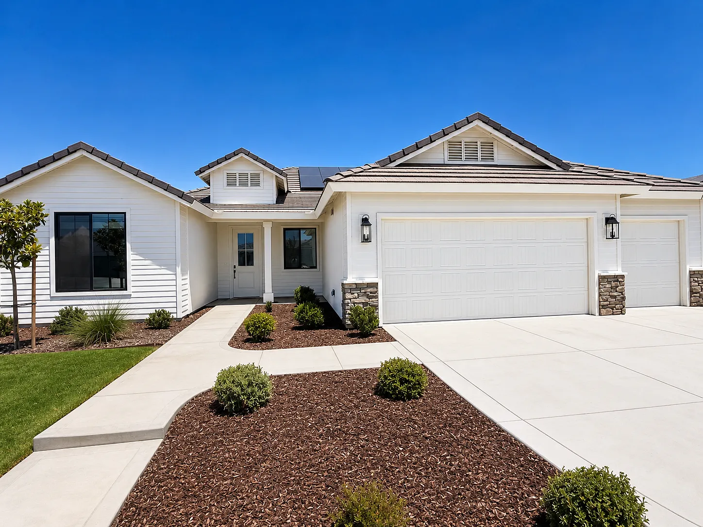 4 bed, 2.5 bath, 2400 sqft, $5,000 — Photo 1