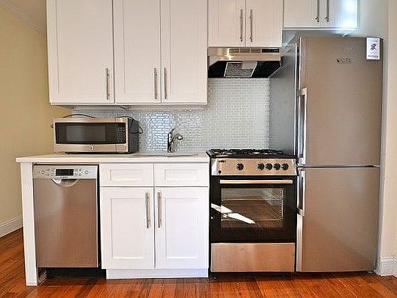 2nd image of 7 Cornelia St APT 4A