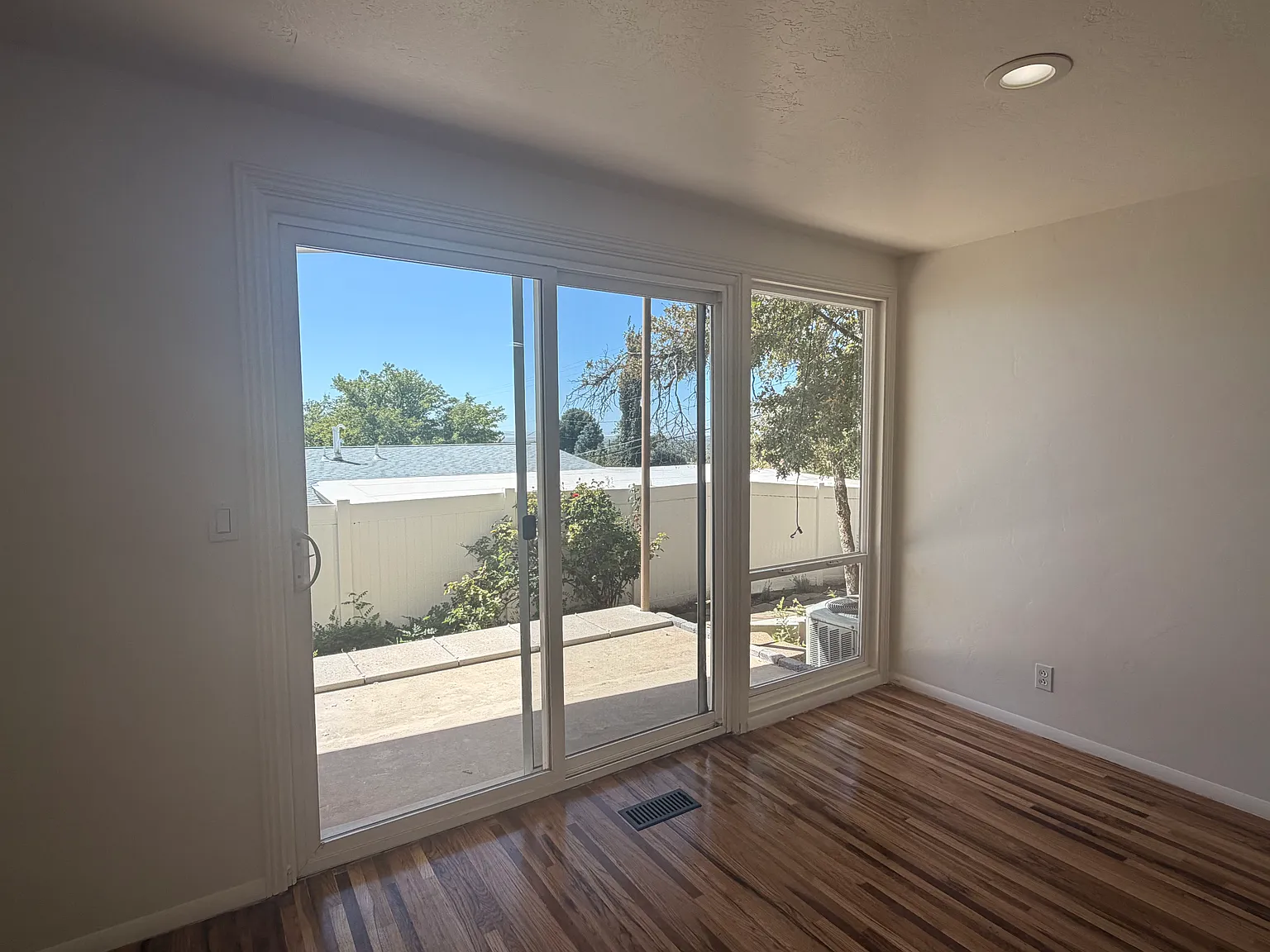 3 bed, 1.5 bath, 2146 sqft, $2,450 — Photo 3