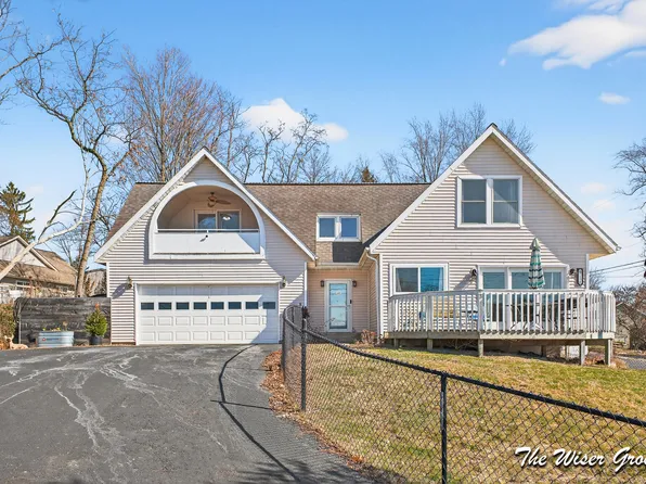 51536 Summit St, Paw Paw, MI 49079