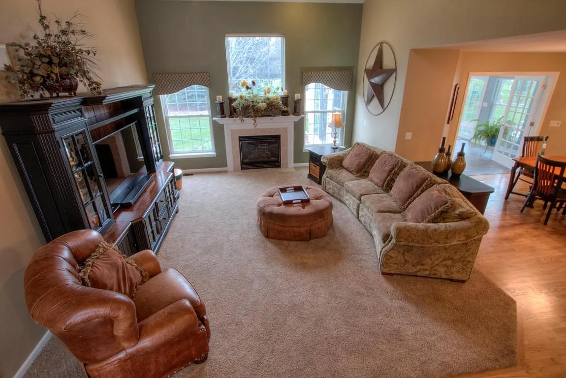 421 Maple Ln photo 1