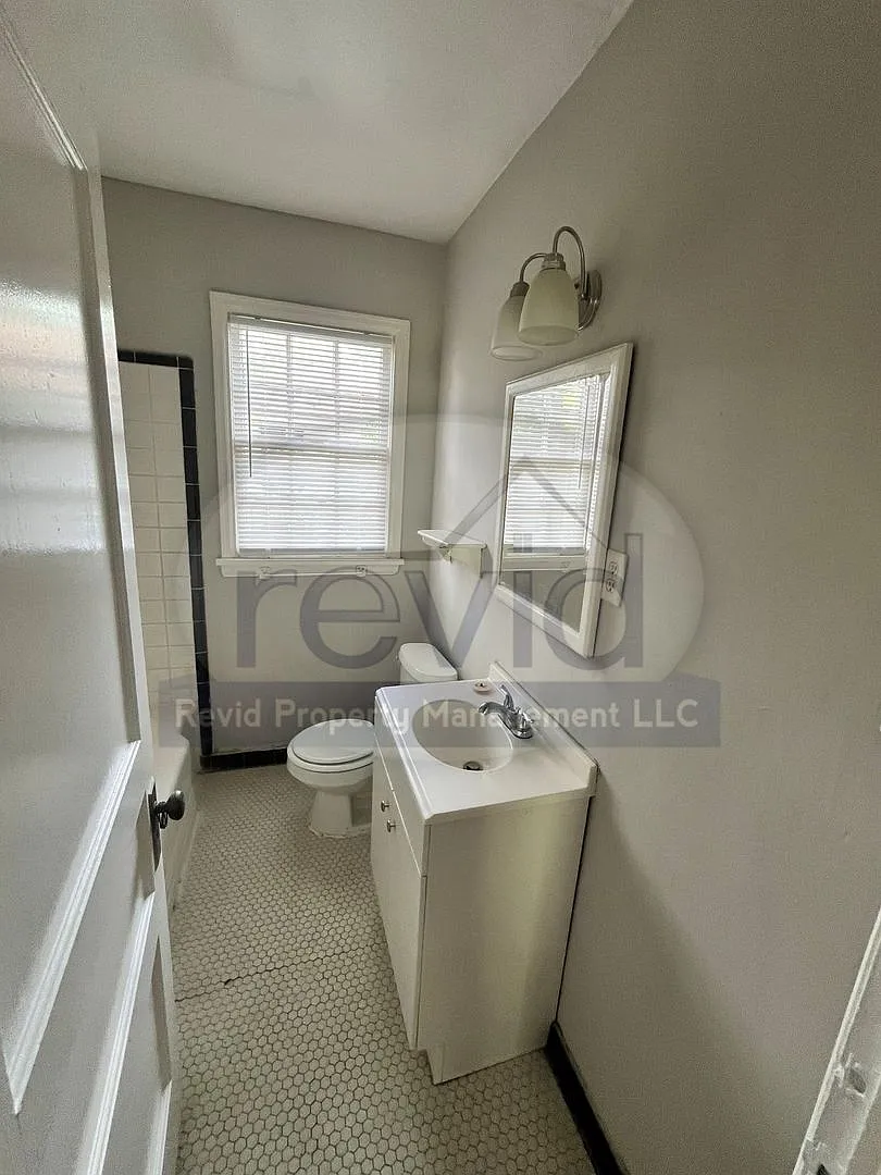 Campbell 2562 — Photo 4