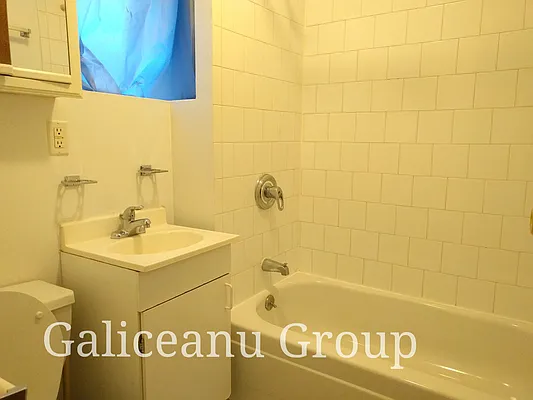 Rented by Lexington Real Estate Group | media 21