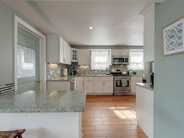 16 Robinson St, Newport, RI 02840