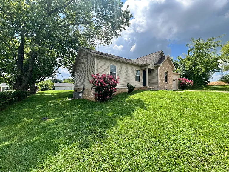 505 Paula Dr — Photo 5