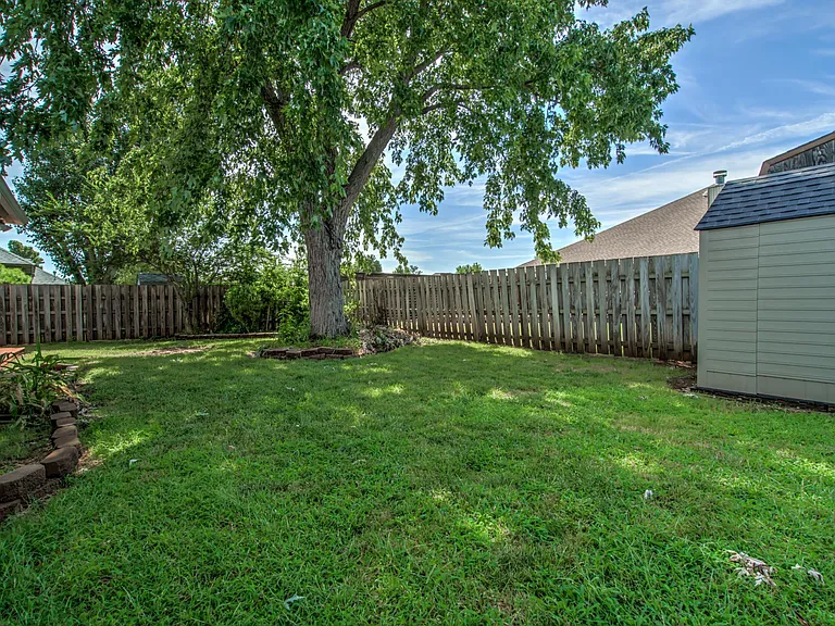 1812 Pebble Creek Blvd — Photo 37