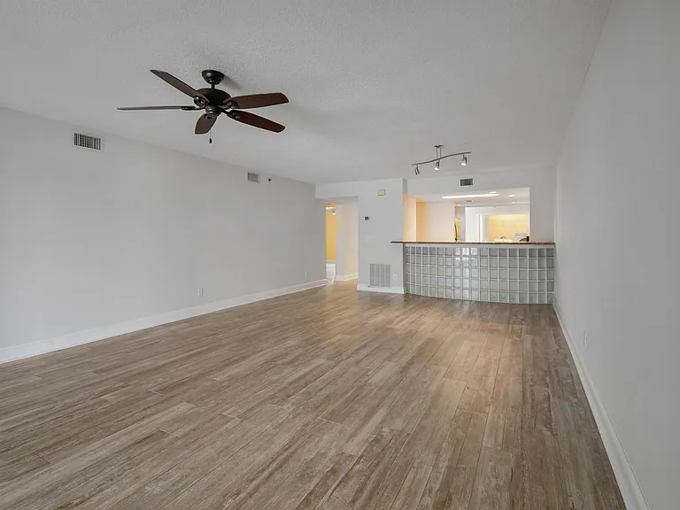 324 Village Dr #B — Photo 17