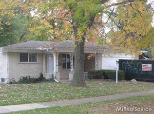 30120 Manor Dr, Madison Heights, MI 48071