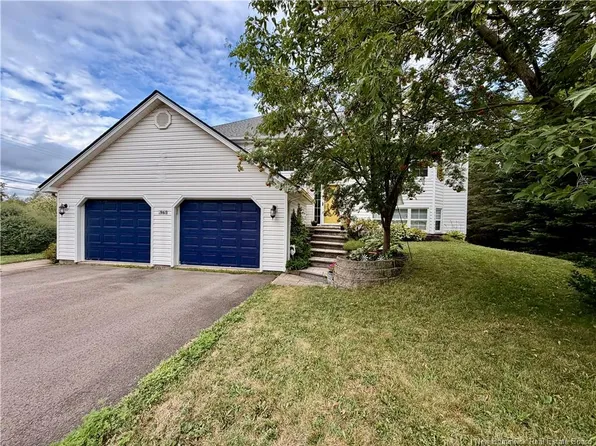 965 Coverdale Rd, Riverview, NB E1B 5E7