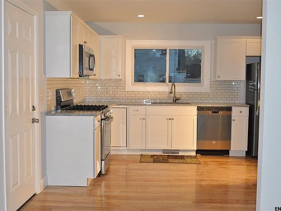 5th image of 36 Parkwood Dr