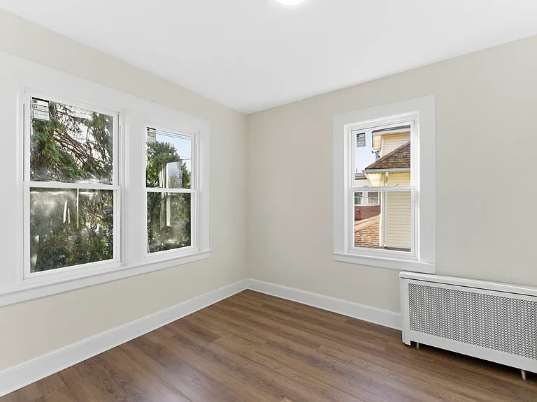 1 Bay Ave #2L — Photo 8