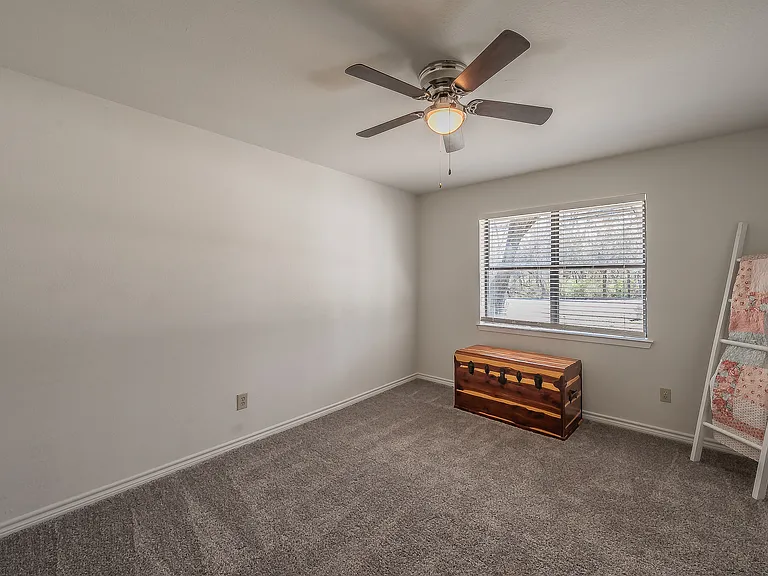 302 W Hale Ave — Photo 15