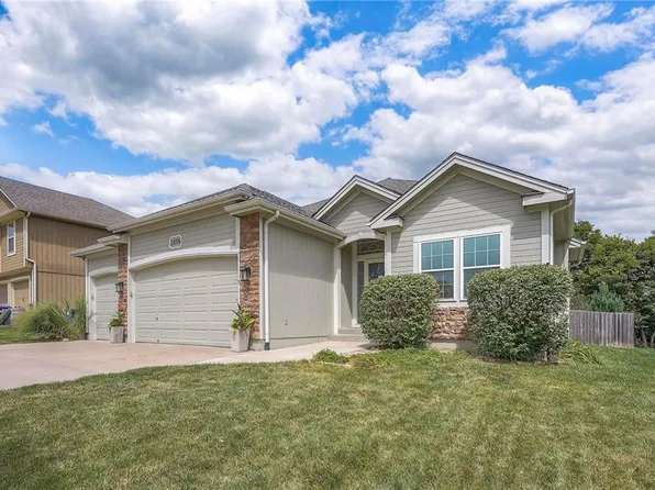 1806 Curtis Dr, Greenwood, MO 64034
