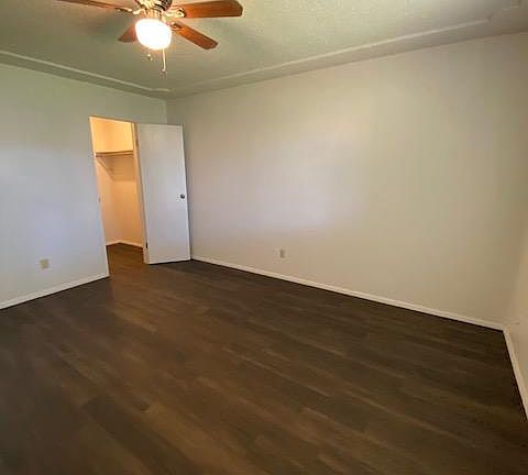 5th image of 520 Edwards Dr