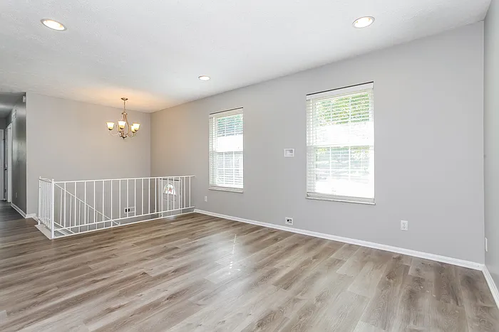 404 Westgate Dr — Photo 4