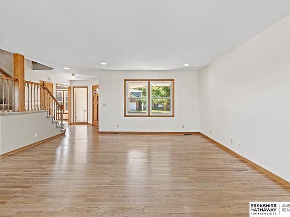5th image of 16104 Chicago St