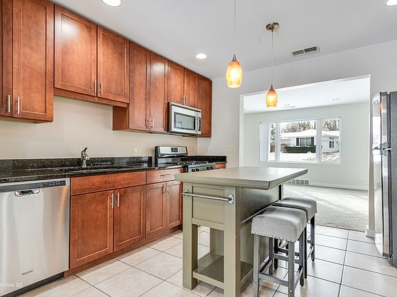 4th image of 226 Charlotte Pl