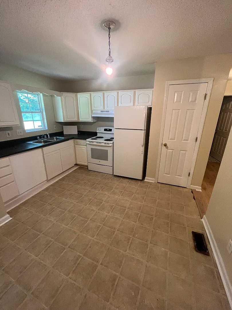 6718 Rockwell Blvd — Photo 2