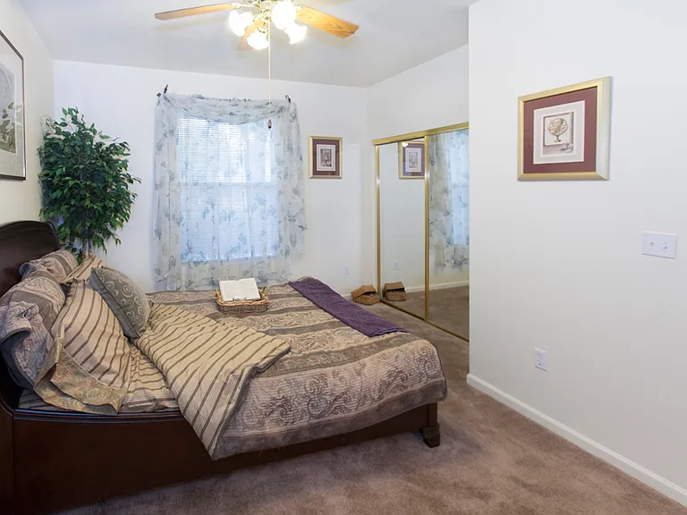 Diamond Sands Apartments — Photo 29