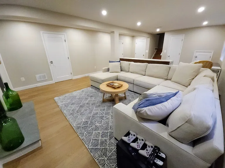 407 Russell Rd — Photo 40