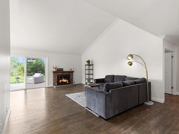 5th image of 761 Rocking Horse Rd