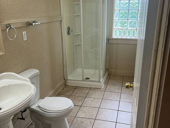 2nd image of 413-419 W Clarke St #417