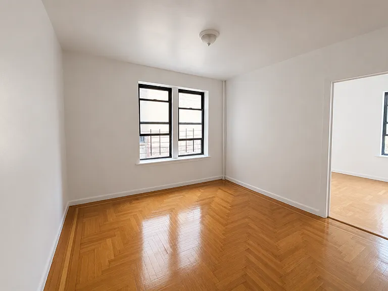 3230 Steuben Ave #1D — Photo 4