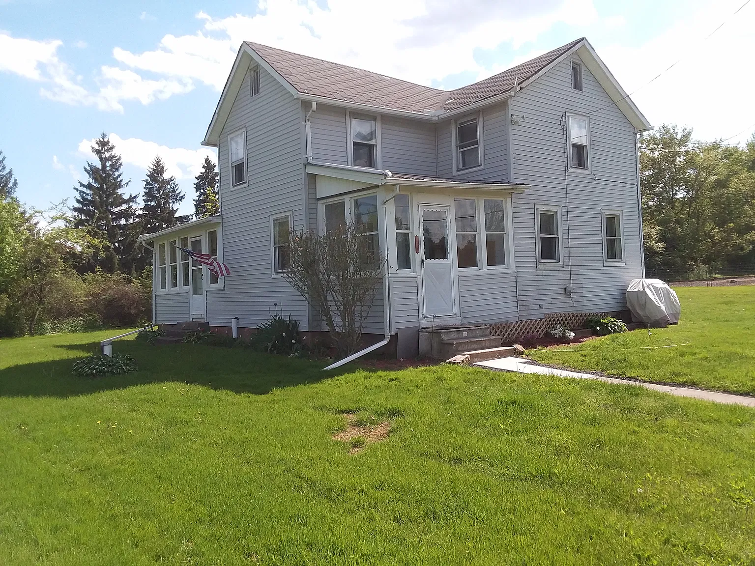 3 bed, 1.5 bath, 1500 sqft, $1,000 — Photo 1