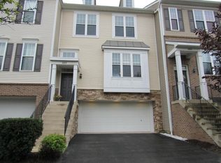 2829 Acarie Dr, Columbus, OH 43219
