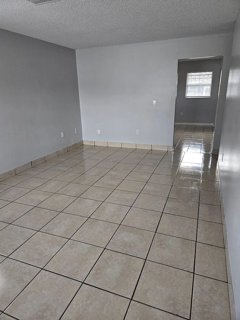 Central Lakeland Duplex — Photo 2