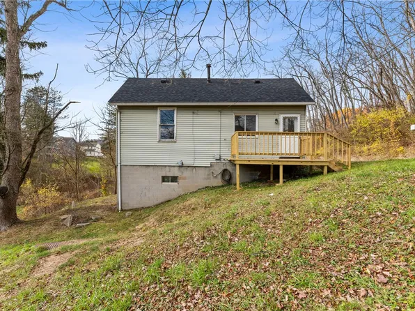 1696 Mercer Rd, Ellwood City, PA 16117