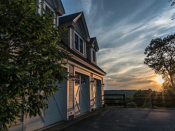 5th image of 367 Harrington Dr