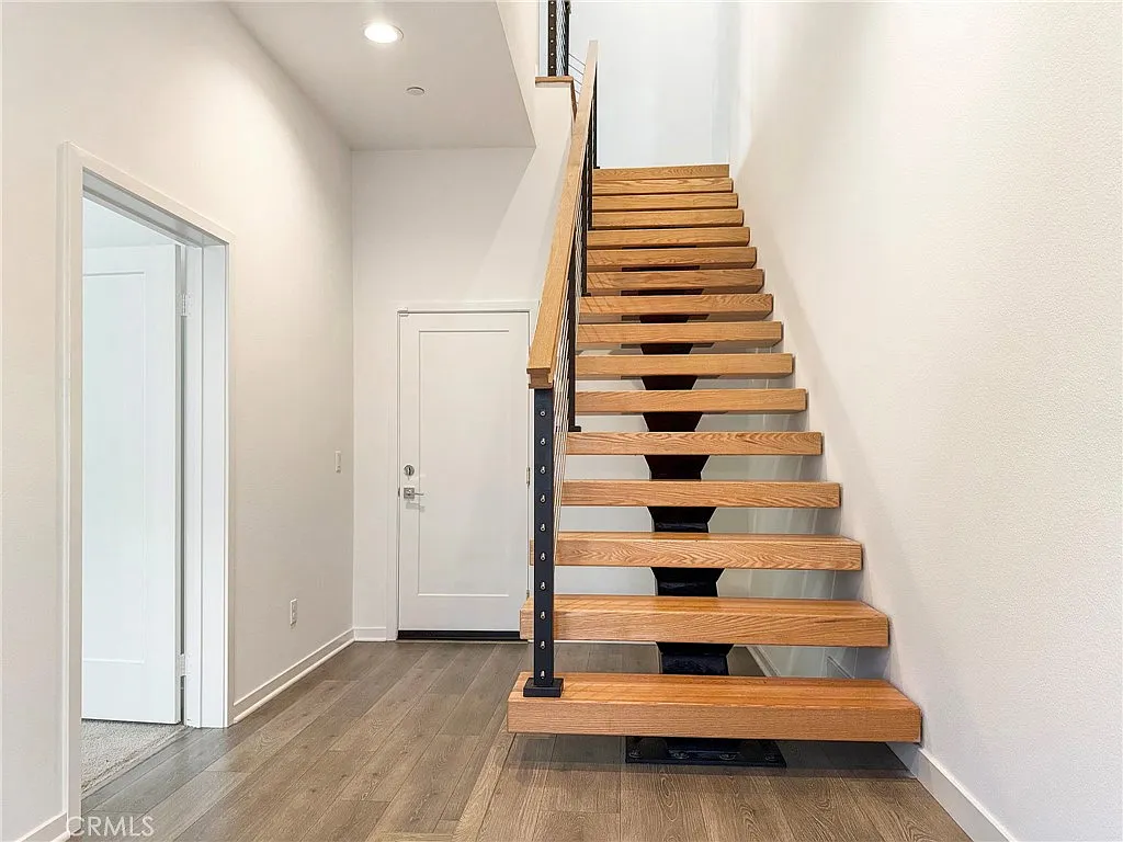 4 bed, 3.5 bath, 2247 sqft, $4,400 — Photo 4