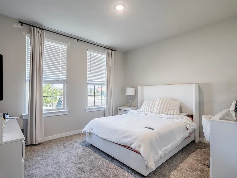 2306 Fortune Dr — Photo 15