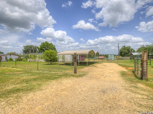 259 McKnight Rd, Seguin, TX 78155