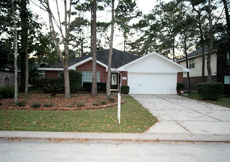 Welcome to 31 Gold Leaf Place, Conroe TX 77384