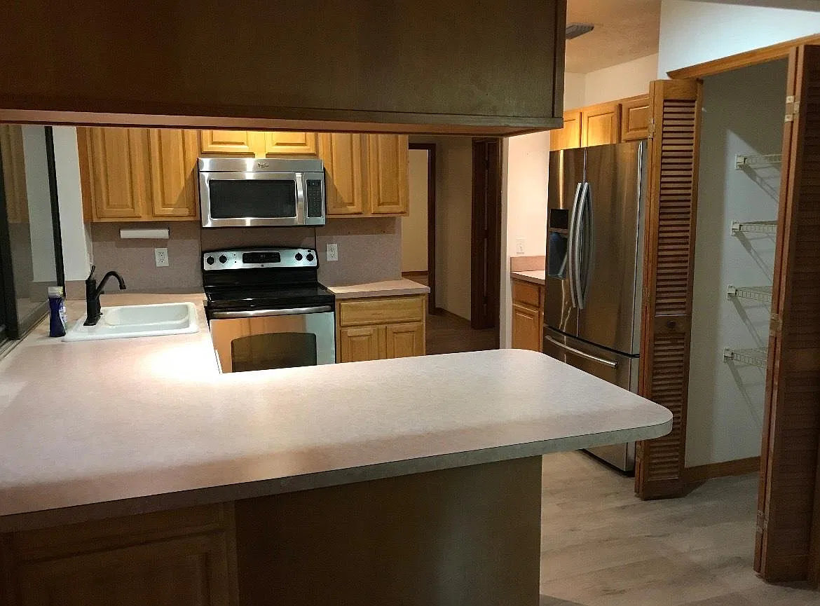 4 bed, 1917 sqft, $3,199 — Photo 4