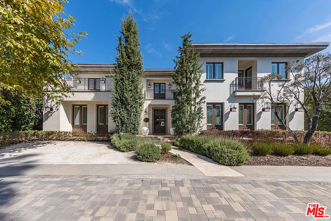 12 bed, 18.0 bath, 20000 sqft, $200,000 — Photo 4