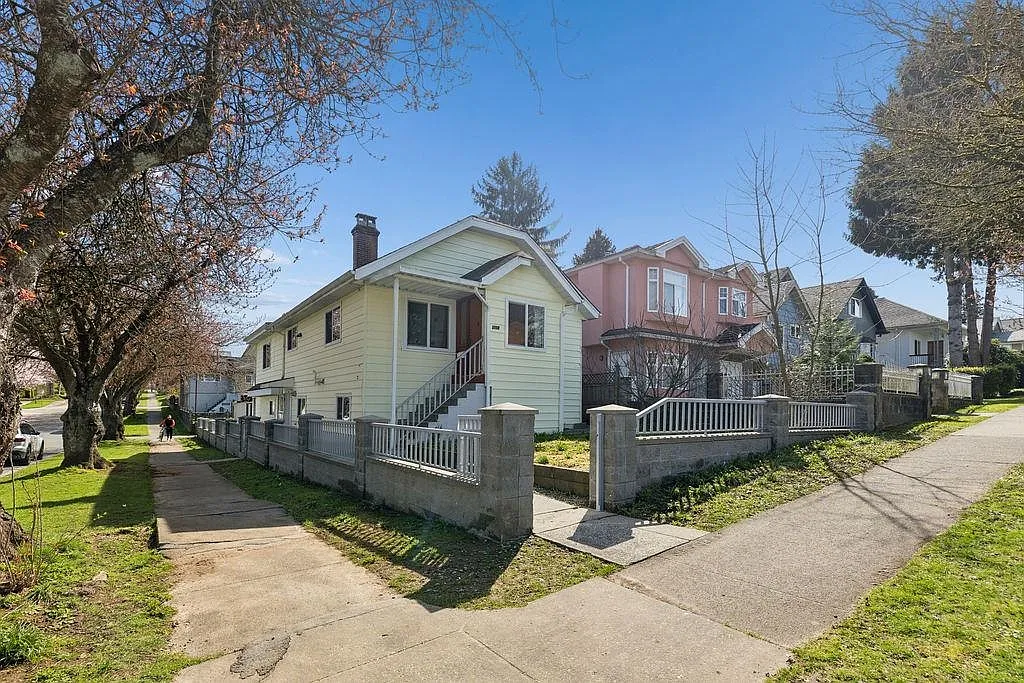 3708 Dumfries St photo 1